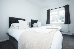 Highfield House, Excellent Location, Ideal for contractor Stays with Free Parking!